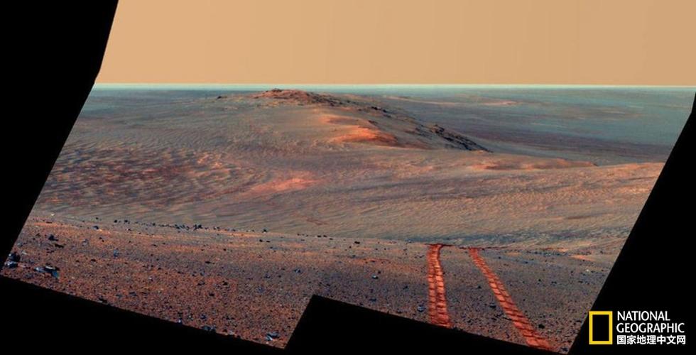 2014年夏季,火星机遇号探测器的全景照相机拍摄到的奋进陨石坑西缘
