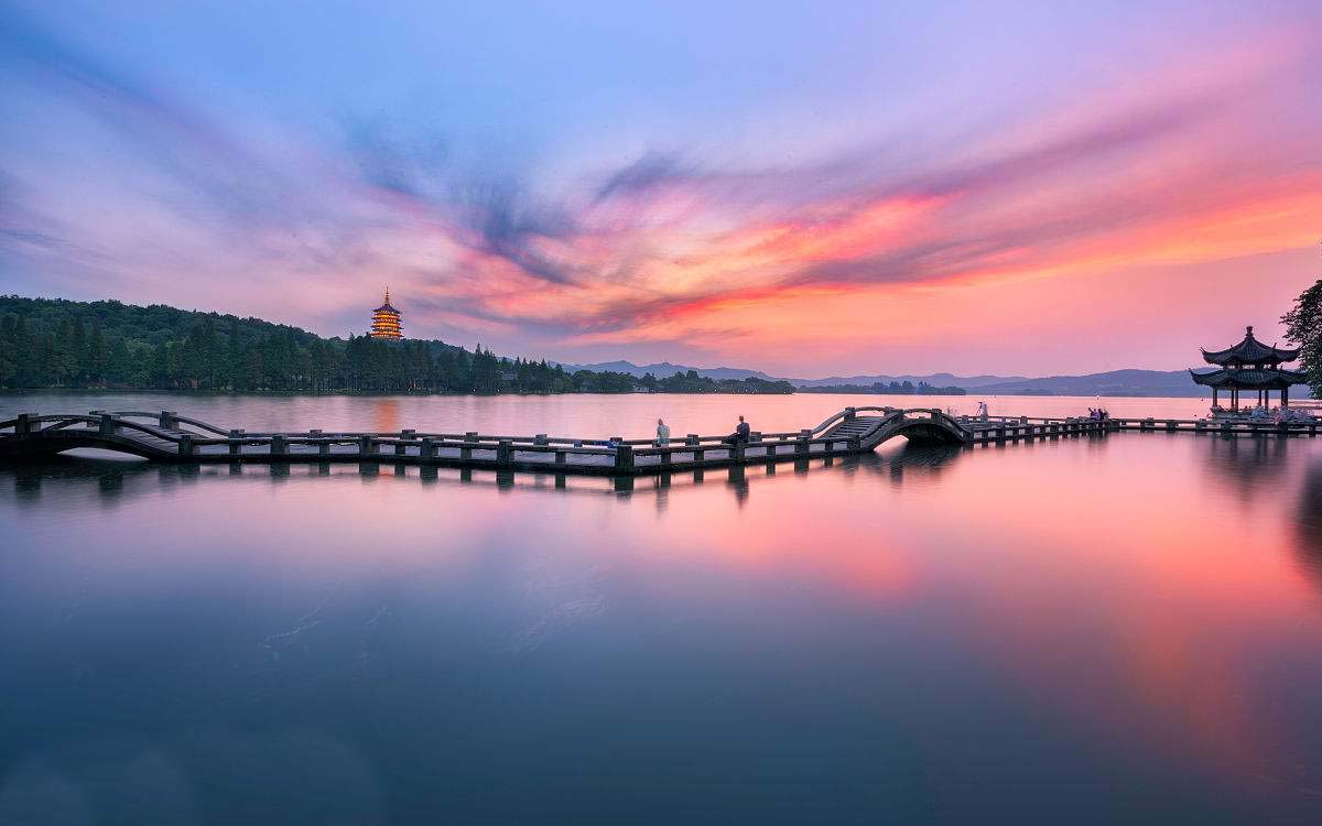 中国大陆首批国家重点风景名胜区和中国十大风景名胜之一:西湖