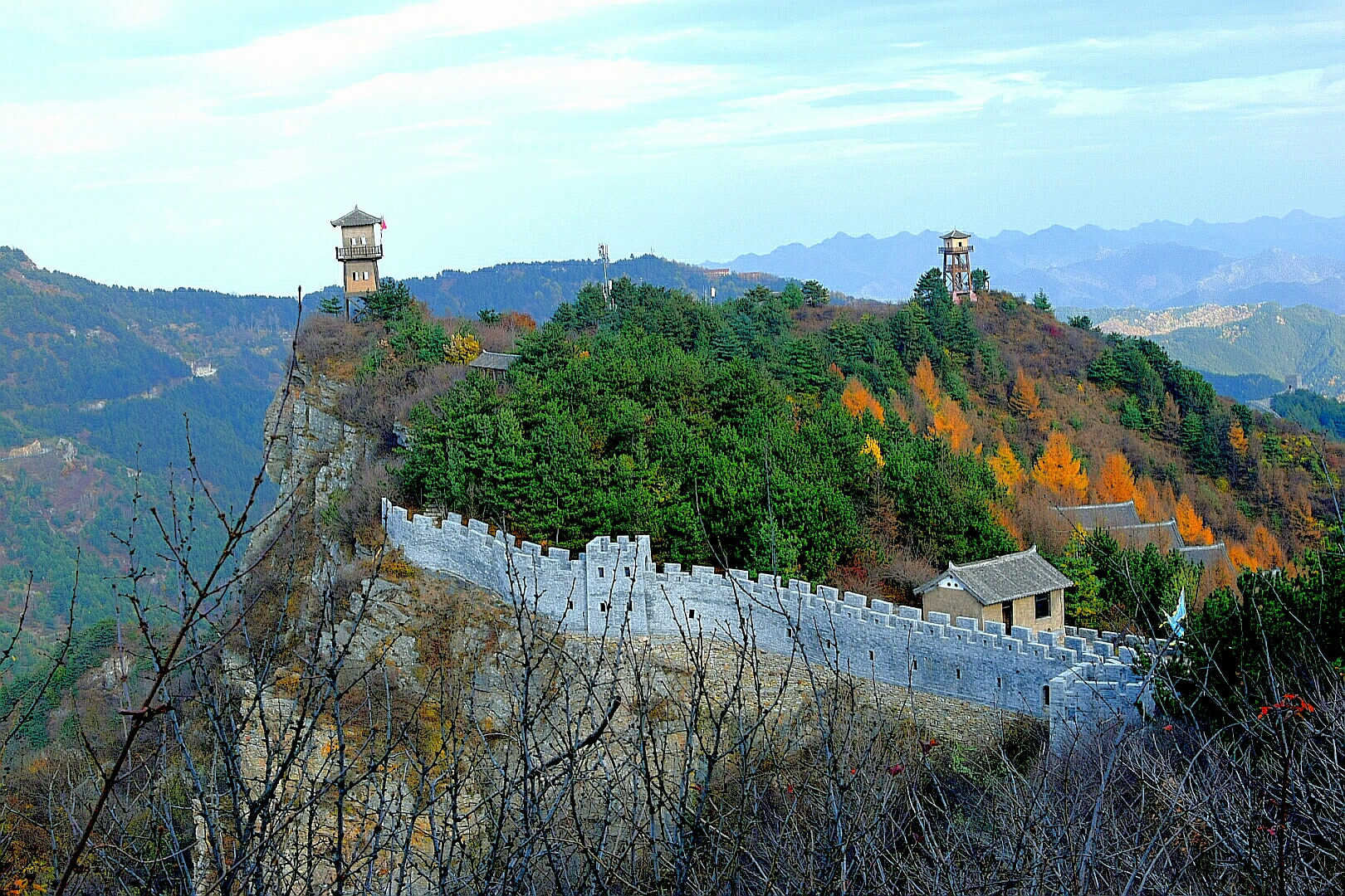 地址 洛阳市栾川县抱犊寨风景区 中文名称 栾川抱犊寨 地理位置 河南