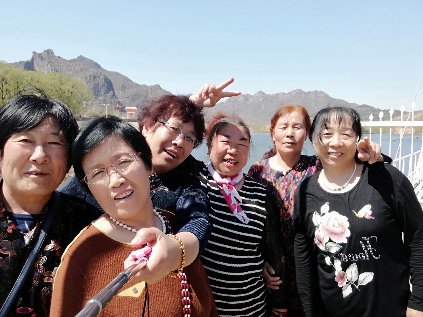 兄弟姐妹们大家好