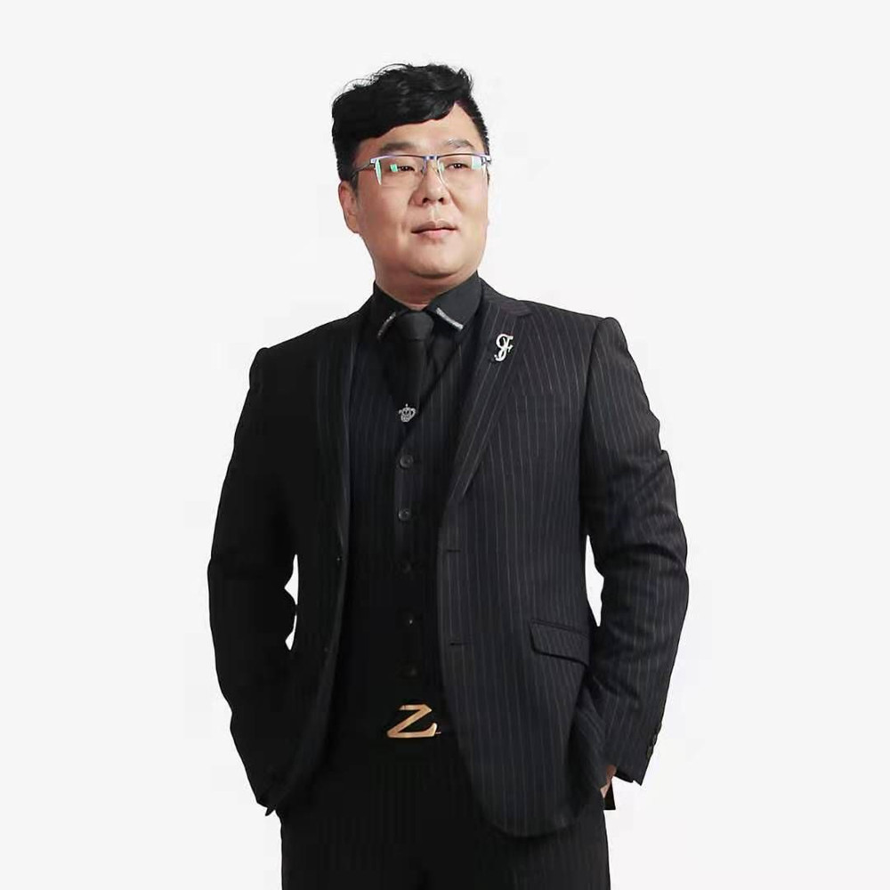 江枫,大陆男歌手,本名:江永刚,出生于河南省获嘉县,2019推出首张国语