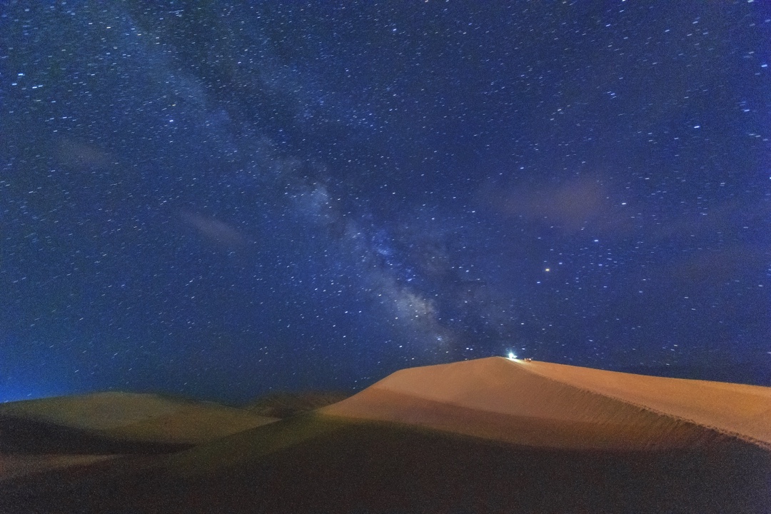 在大自然中—— 欣赏银河星轨闪电 感受夜空气象万千