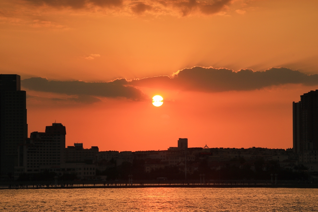 《落日余晖美丽的青岛》夕阳无限好 只是近黄昏栈桥风景区