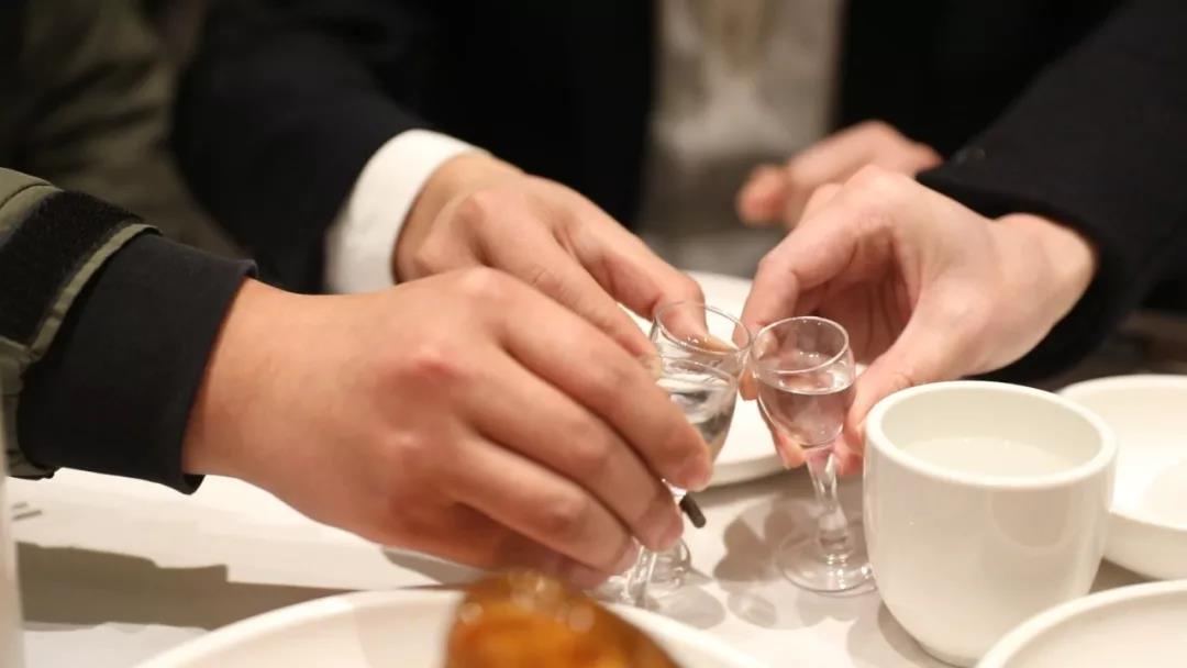 喝酒上头难受,三两就断片?行家教你这样喝酒,酒量翻倍