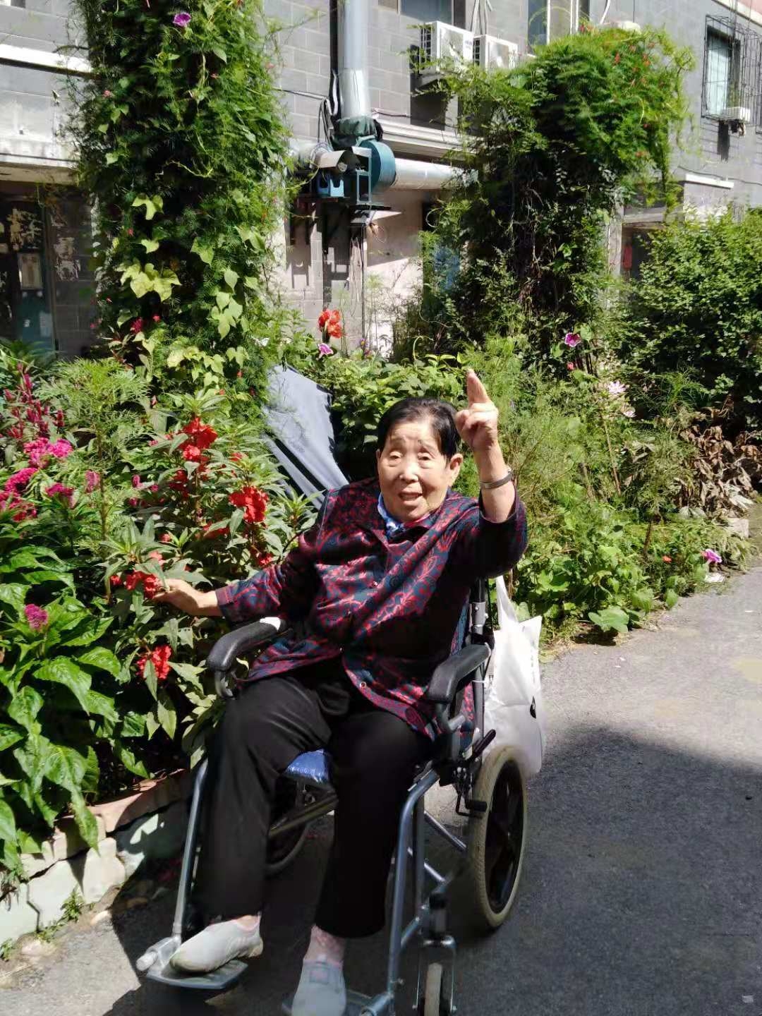 我慈祥的老母亲,儿女们想你!