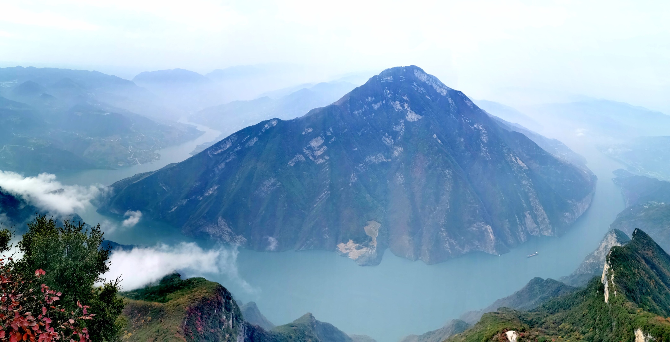 行走在三峡之巅