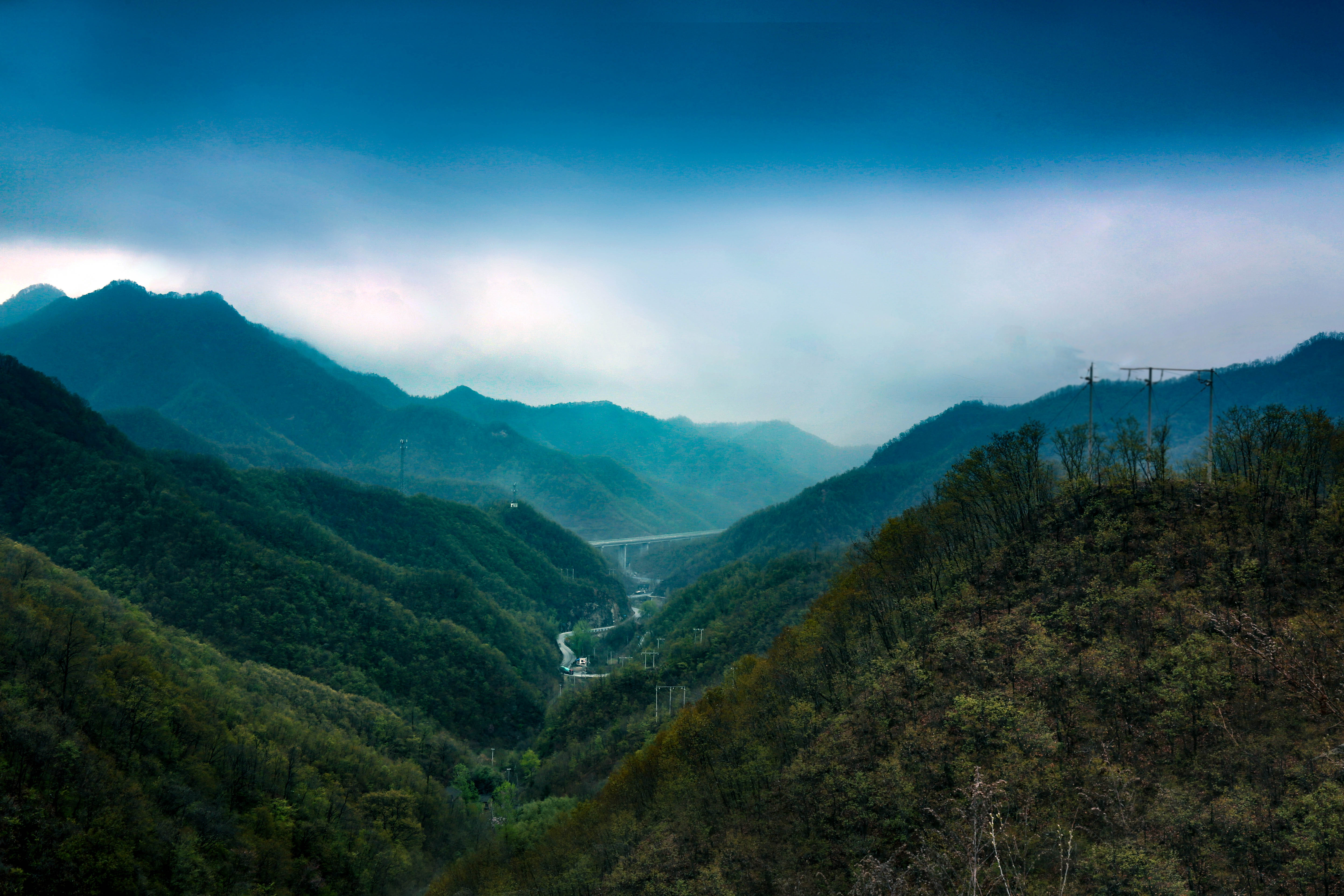 山路弯弯