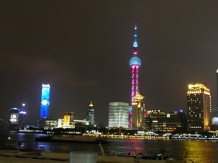 夜上海之城隍庙、外滩。(2018年2月25日由成