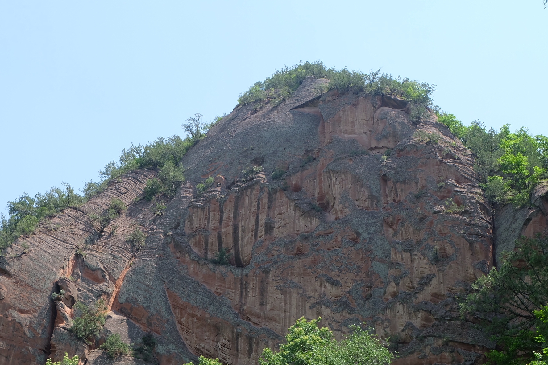 摄影时间:2018/06/02 摄影地点:志丹县永宁镇九吾山坐禅谷丹霞地貌