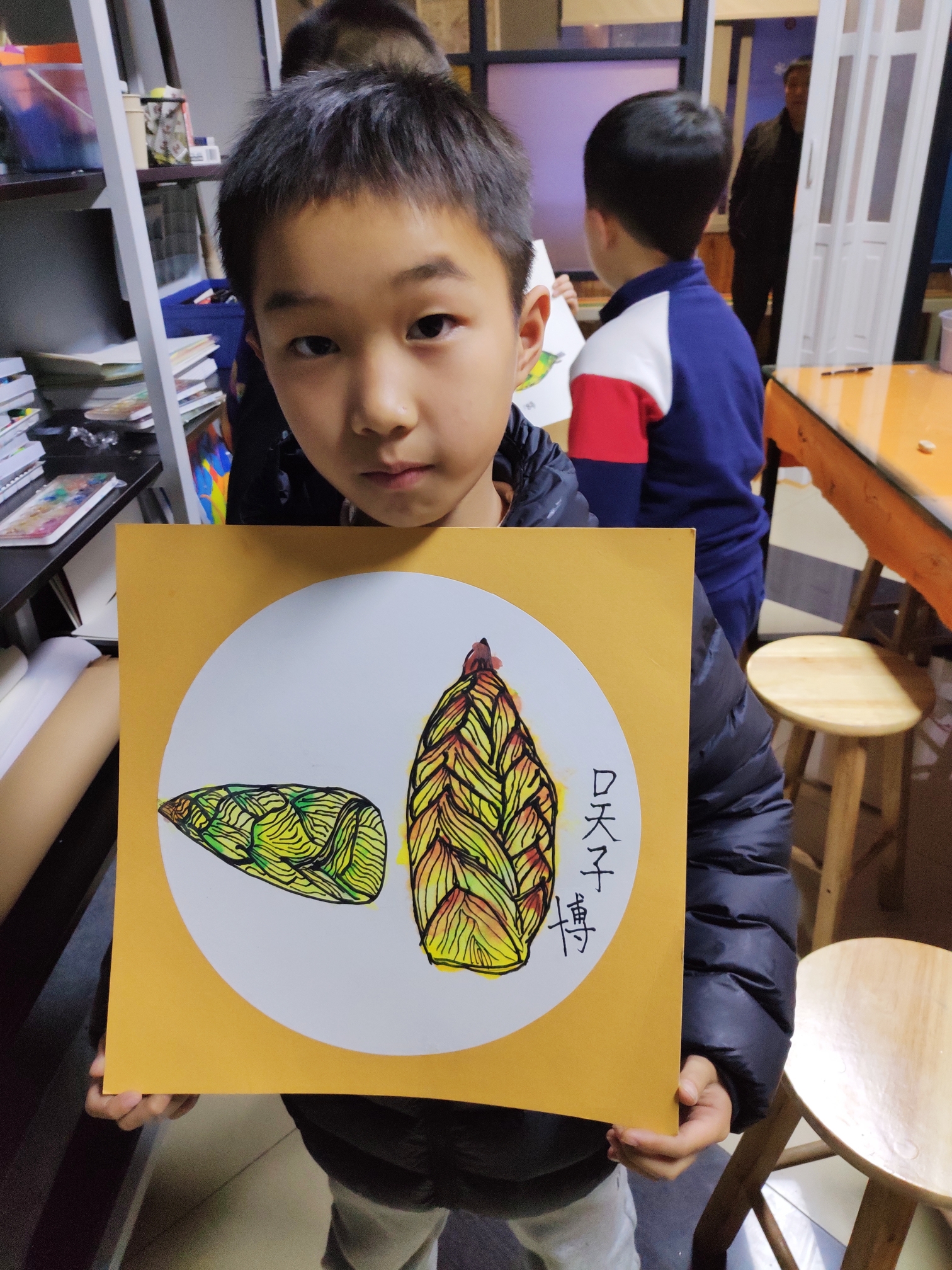 孩子们今天绘画的主题是《竹笋-写生》春天的到来很多的植物都在悄悄