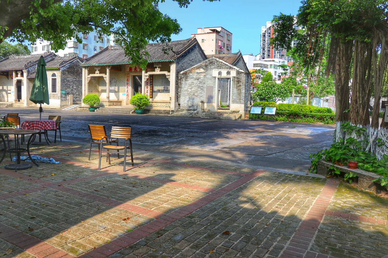 坐落于珠海市前山镇上冲梅溪村,占地面积12万6千平方米.