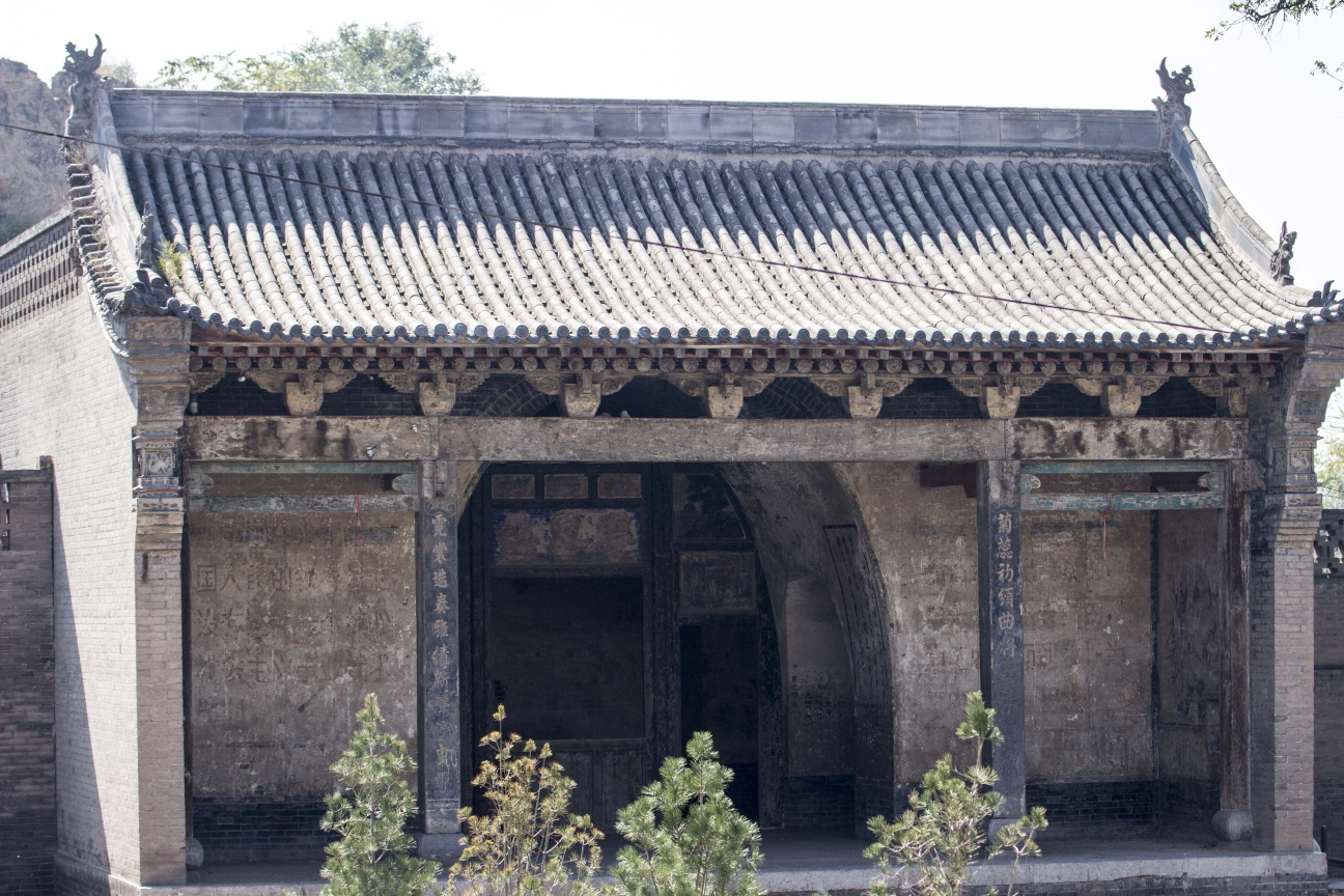 村中的古戏台