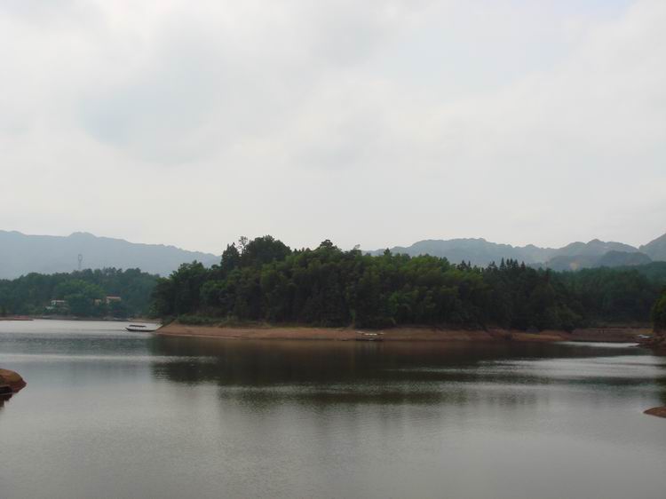 美丽的丁山湖
