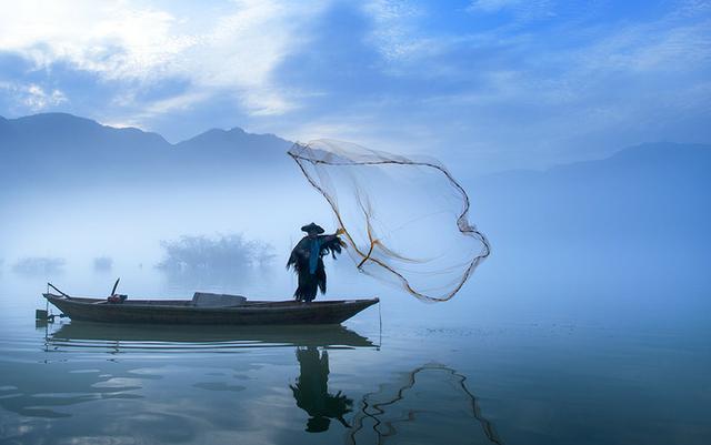 一篙一橹一孤舟,一人独占一江秋