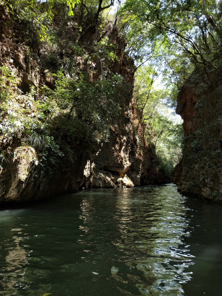 云南九乡荫翠峡