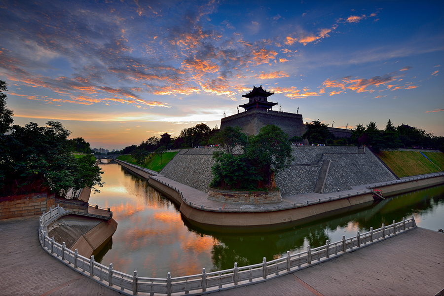 没有哪一座城市可以像长安一样,千百年来在诗歌辞赋里被千百万次地