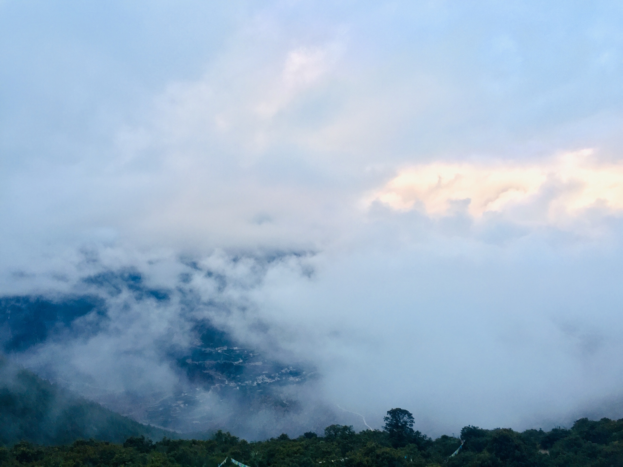 雲霧縹緲 氣貫蒼穹--雲南梅里雪山圖片2019·10·11