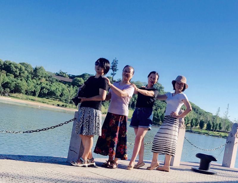 四闺蜜出场,开始摆拍