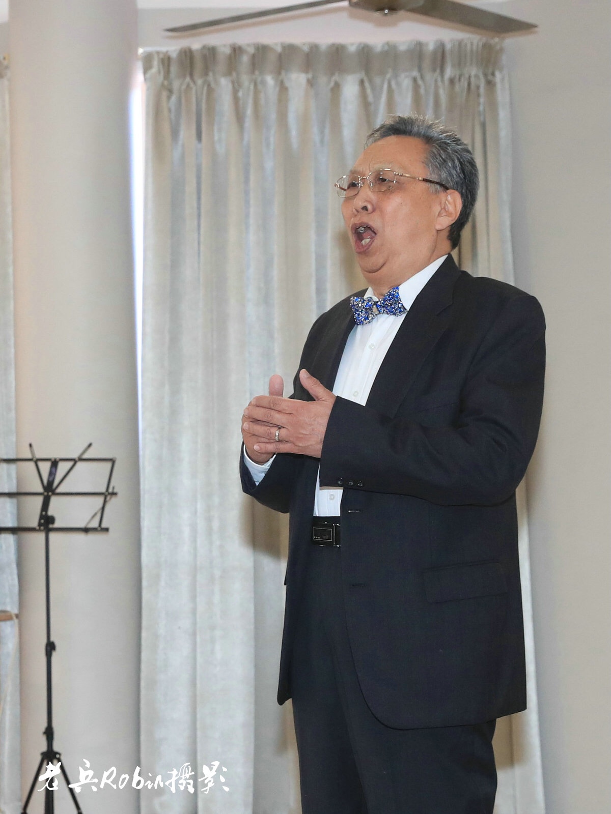 男声独唱:《西班牙女郎》 吴子明