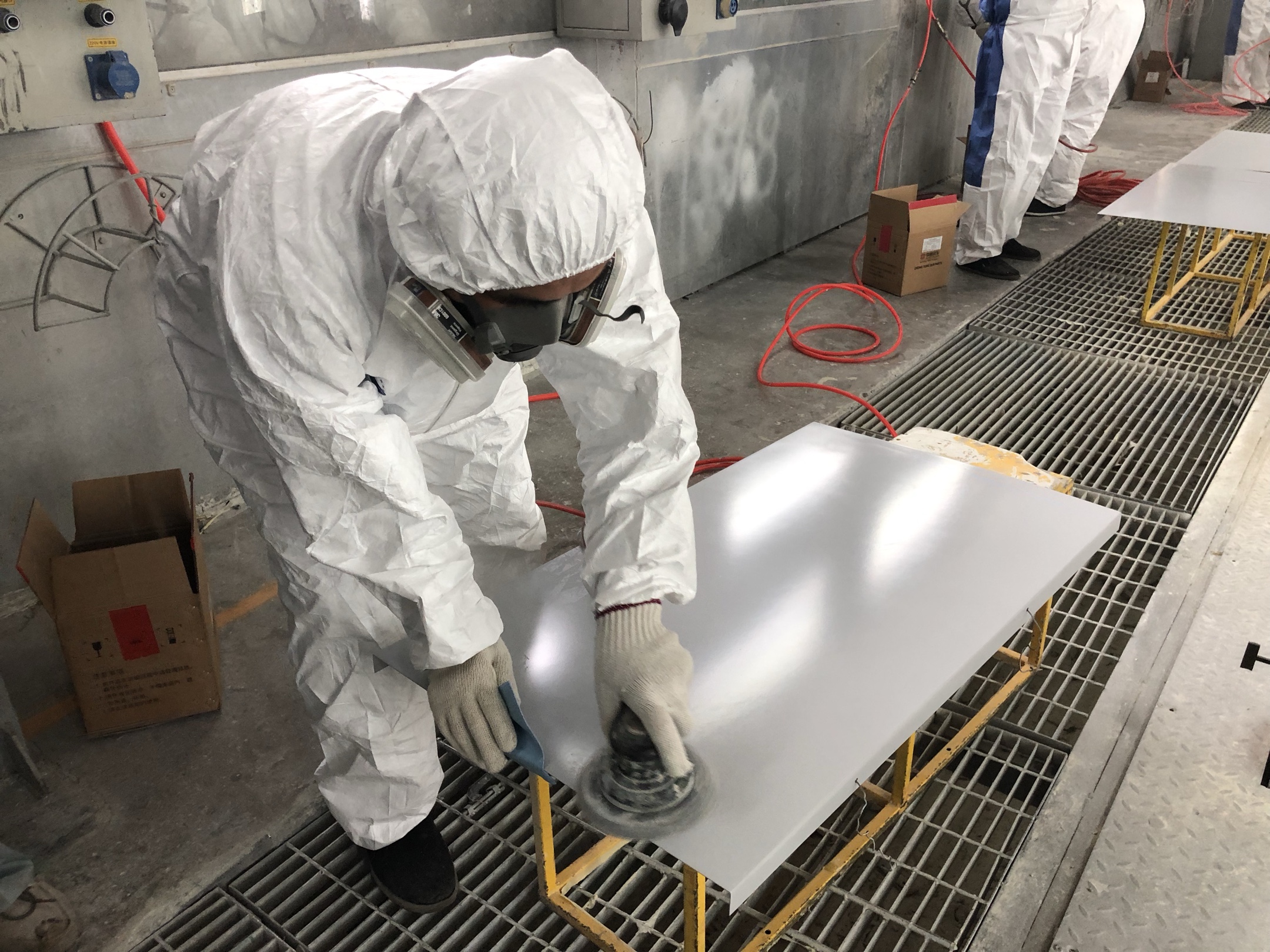 涂装工实践技能大赛如火如荼进行中