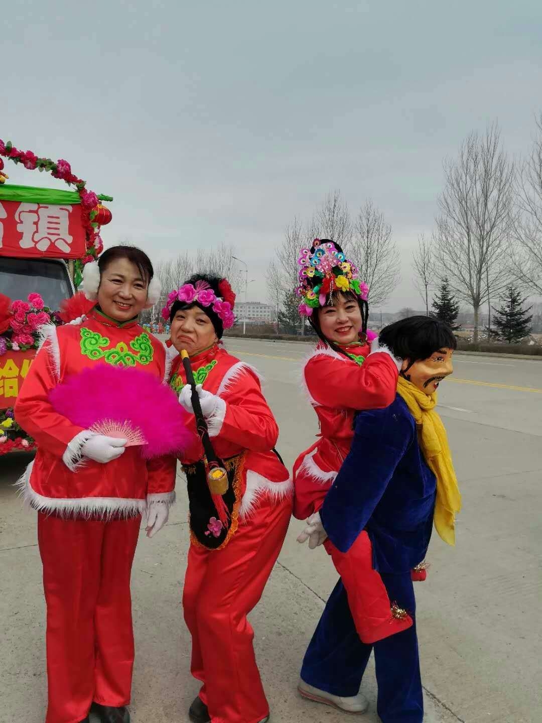 黑台镇秧歌队密山市元宵秧歌大赛展风采