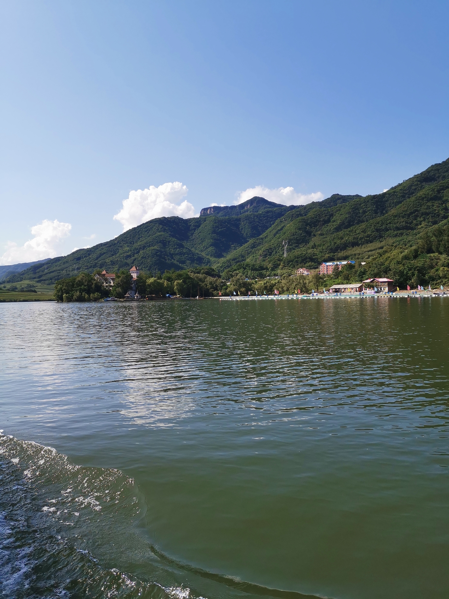 青山溝,丹東寬甸一個不為人知的恬靜山村,這裡的山山水水秀麗安寧