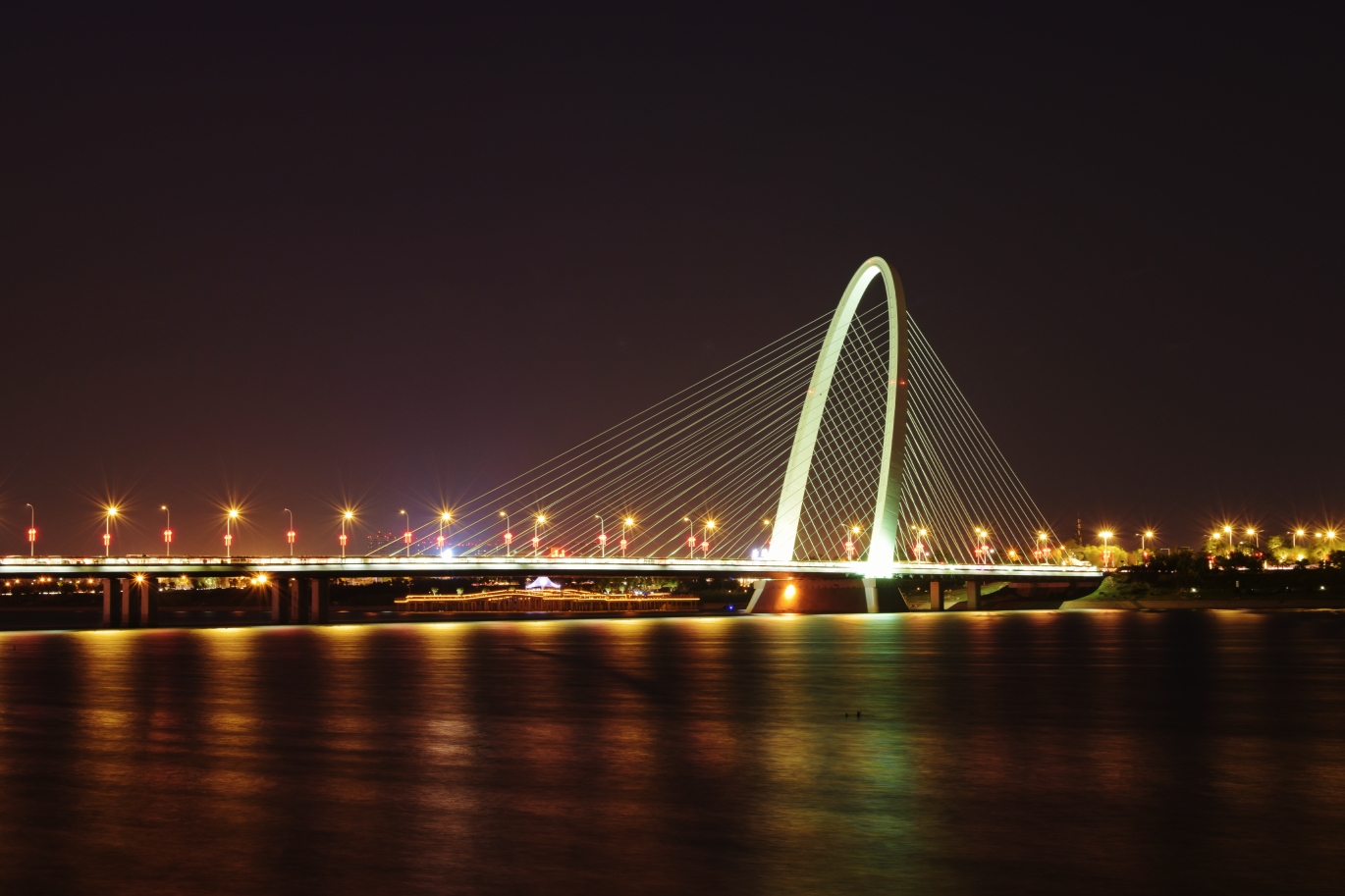 西安浐灞生态区夜景