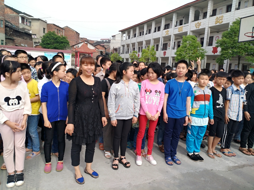 高沙镇中心小学升旗仪式