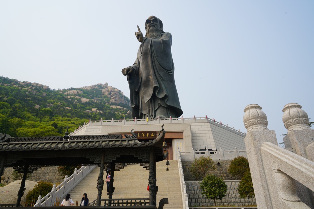 崂山风景区太清宫是道教的景点,老子雕像非常逼真!