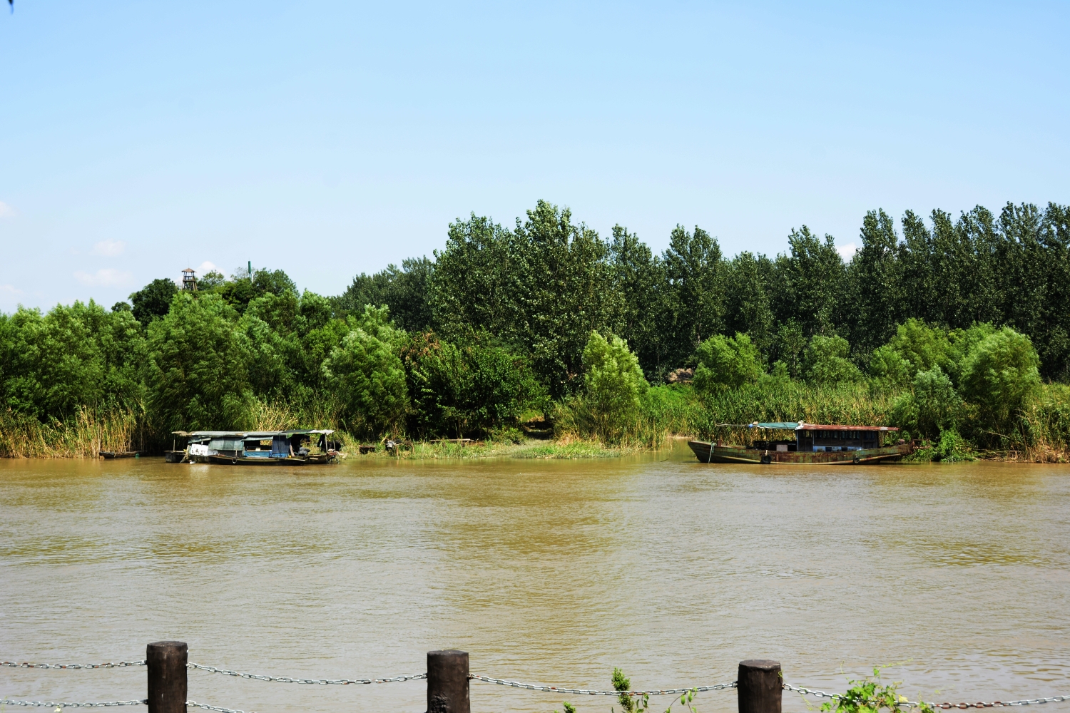 京江路上看蓝天白云