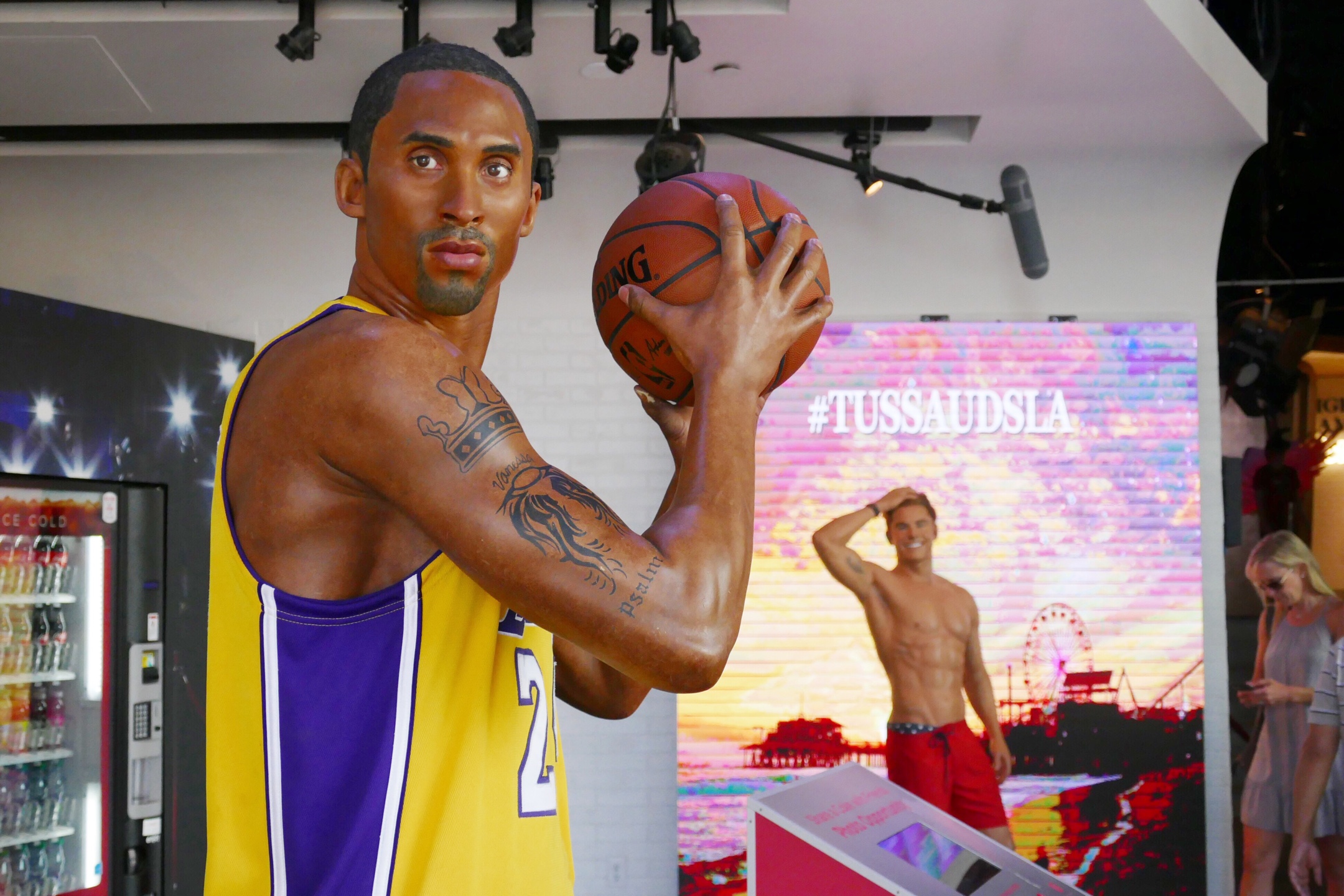 参观以假乱真的蜡像馆