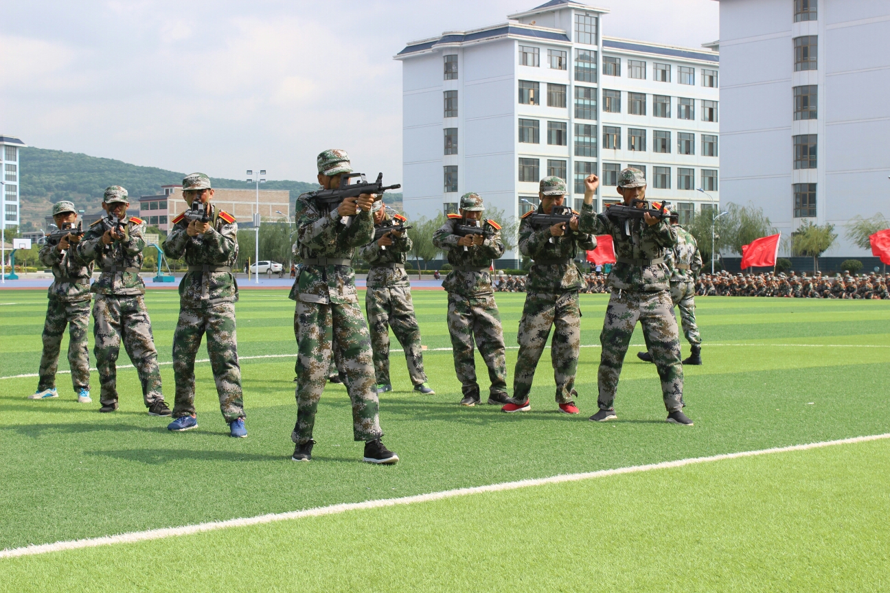 連營吹號角,熱血鑄青春——2018年禮縣二中新生軍訓暨國防教育活動結