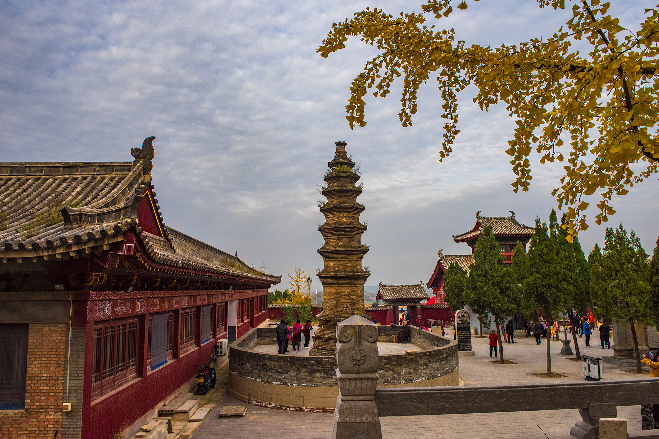 陕州区空相寺举行一年一度的旅游节活动