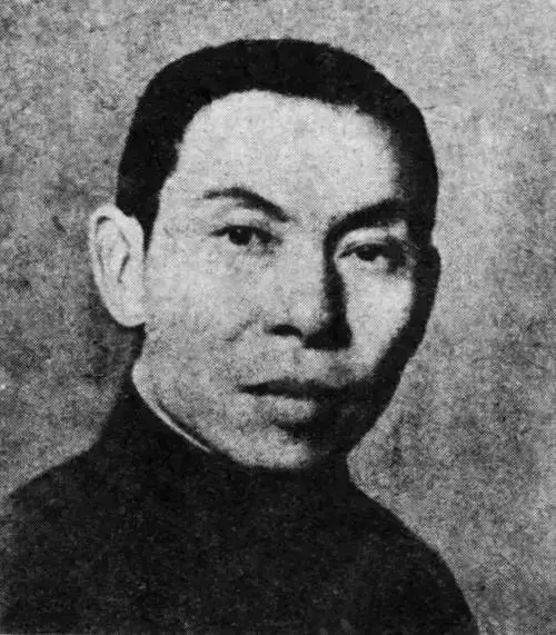 有一年陈光甫商储银行遭挤提,  陈无奈之下,只好求助于杜月笙.